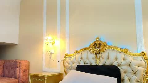 Hallie Stone online show from April 5, 12:15 pm