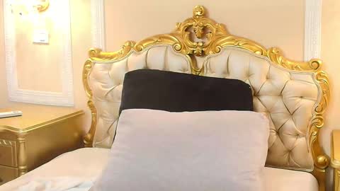 Hallie Stone online show from March 21, 12:10 pm