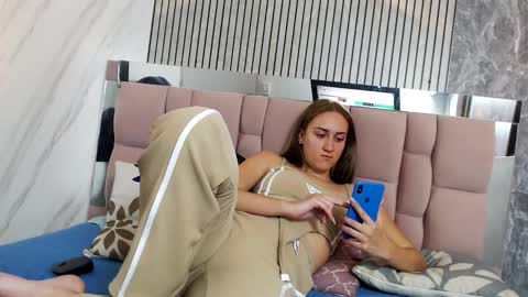 Hanna Palmer online show from December 20, 2:21 pm