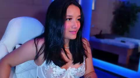 hannahmonttgomery  Help me reach 100 Hands up online show from July 22, 5:14 pm