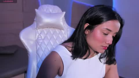 hannahmonttgomery  Help me reach 100 Hands up online show from March 2, 4:57 pm