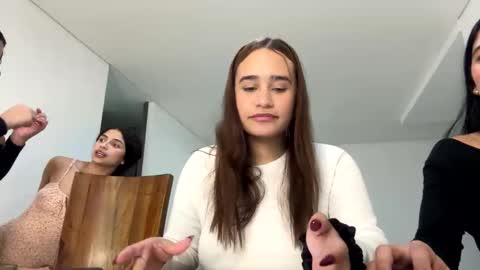 Snapshot of hannakoff chatting on January 3, 2:32 am hannakoff online show from January 3, 2:32 am