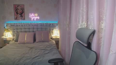 Snapshot of hannavibe chatting on September 13, 9:50 am HannaVibe online show from September 13, 9:50 am