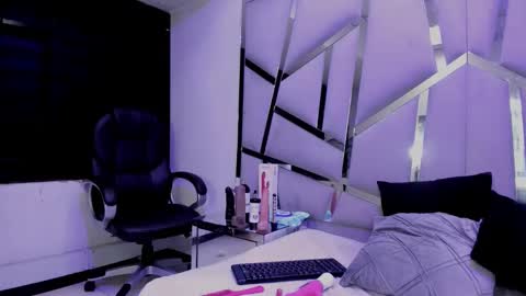 hanny_watson online show from April 15, 7:58 pm