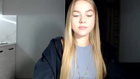 happy_fox_ online show from September 22, 9:02 pm