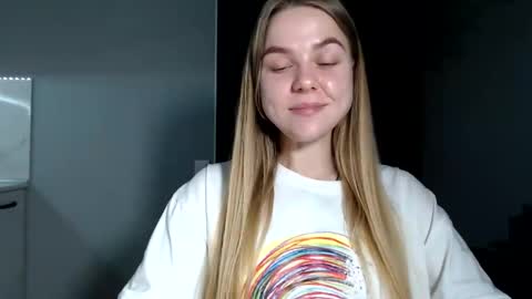 happy_fox_ online show from March 31, 8:31 pm