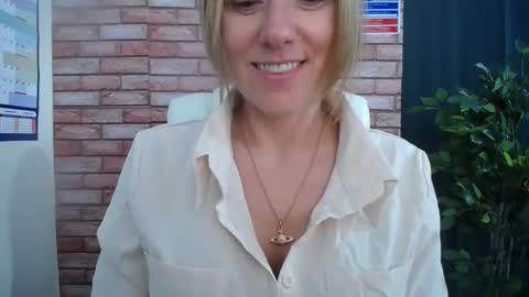 Snapshot of harleyrebz chatting on October 7, 10:30 am harleyrebz online show from October 7, 10:30 am