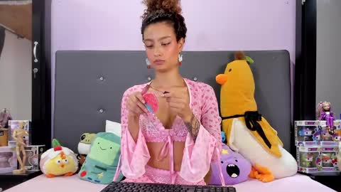 Snapshot of harmonyy_hill chatting on February 16, 9:05 pm Harmony Hill online show from February 16, 9:05 pm