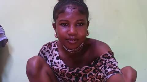 hasleyinah online show from April 1, 1:41 pm