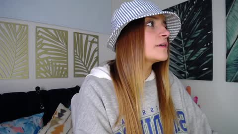 Nicole online show from February 4, 5:53 am