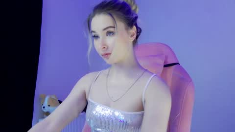 Anna online show from April 8, 11:01 am