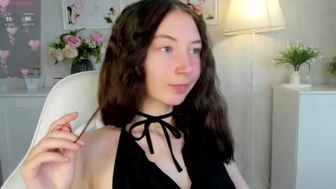 Lola online show from October 25, 8:55 am