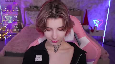 haylaamber online show from December 17, 7:18 am