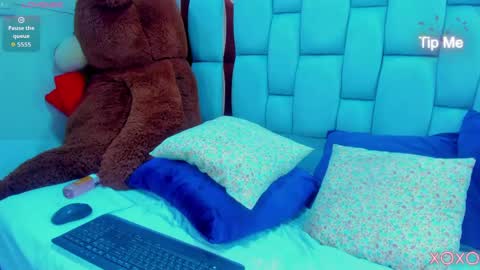 hazel_lanee online show from April 13, 6:03 am