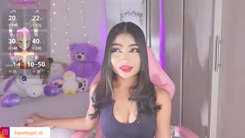 Snapshot of hazelbabee_ chatting on October 18, 7:22 am Lynn online show from October 18, 7:22 am