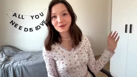 Kira online show from April 22, 9:06 am