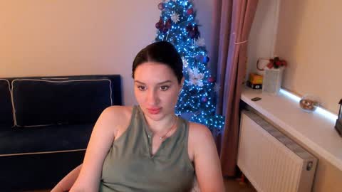 Snapshot of heaven_chloe chatting on January 26, 12:01 pm Heaven girl online show from January 26, 12:01 pm