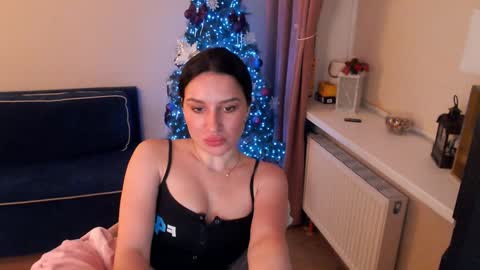 Snapshot of heaven_chloe chatting on January 24, 8:11 pm Heaven girl online show from January 24, 8:11 pm