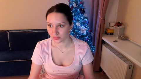 Snapshot of heaven_chloe chatting on February 7, 7:06 pm Heaven girl online show from February 7, 7:06 pm