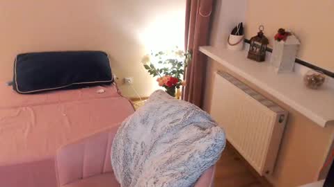 Snapshot of heaven_chloe chatting on March 5, 7:50 pm Heaven girl online show from March 5, 7:50 pm