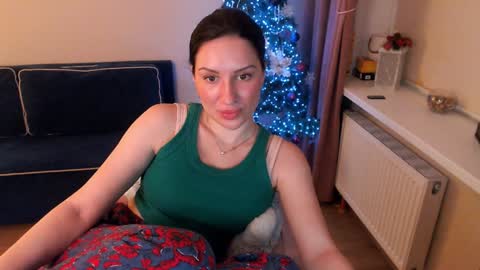 Snapshot of heaven_chloe chatting on January 27, 5:26 pm Heaven girl online show from January 27, 5:26 pm