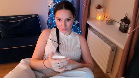 Snapshot of heaven_chloe chatting on December 19, 5:40 pm Heaven girl online show from December 19, 5:40 pm