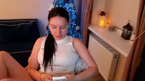 Snapshot of heaven_chloe chatting on December 20, 8:55 pm Heaven girl online show from December 20, 8:55 pm