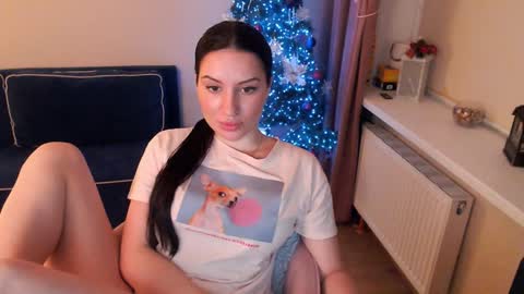 Snapshot of heaven_chloe chatting on January 30, 5:06 pm Heaven girl online show from January 30, 5:06 pm