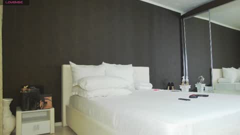 Helen online show from September 23, 3:43 pm