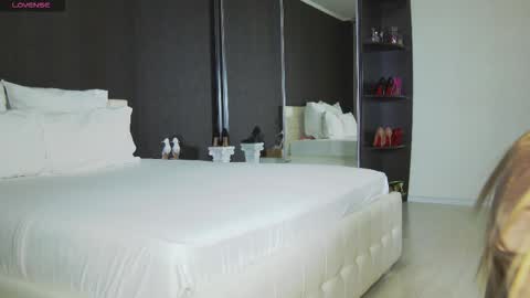 Helen online show from November 4, 6:24 pm