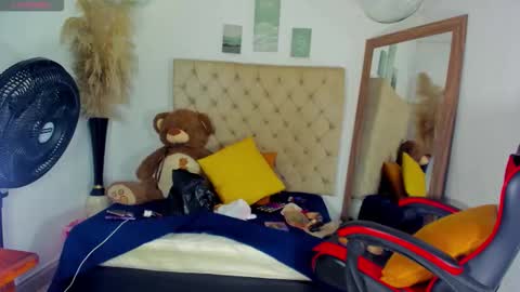 HELENA COPPER online show from February 9, 10:45 pm