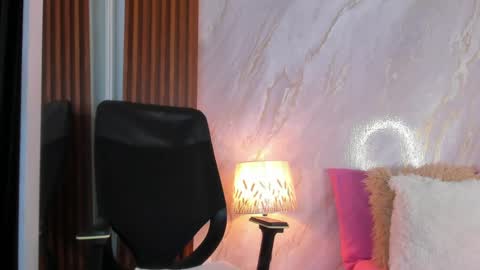 Helena Santos  online show from April 6, 11:11 am