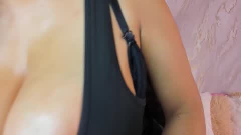 Helena Santos  online show from February 2, 11:31 am