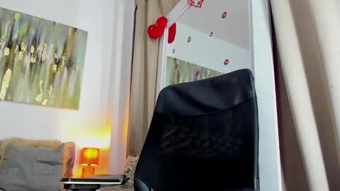 Helena Santos  online show from February 22, 6:15 pm