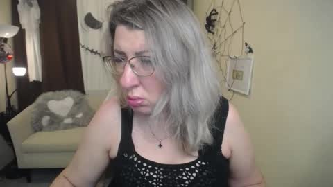 helenenigma online show from November 3, 7:40 pm