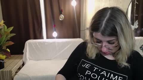 helenenigma online show from March 2, 5:33 am