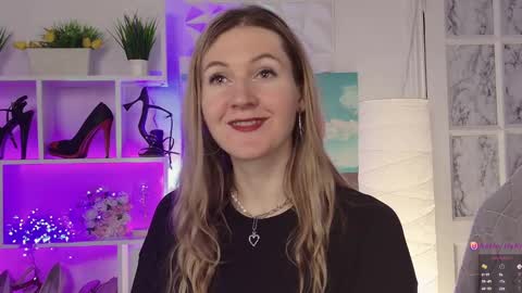 Alisia  Monday to Friday from 10 am to 4 pm GMT 2 online show from January 24, 9:06 am