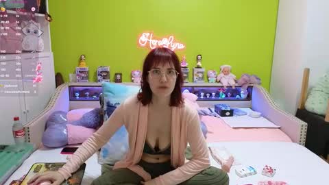 HeraLuna  online show from February 24, 9:57 pm