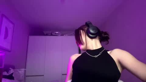 Juliana online show from April 16, 4:39 pm