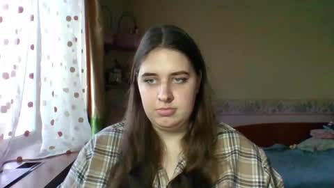 hess_luna_ online show from November 26, 10:38 am