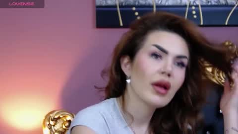 Snapshot of hessahessy chatting on December 9, 9:49 am Hessy online show from December 9, 9:49 am