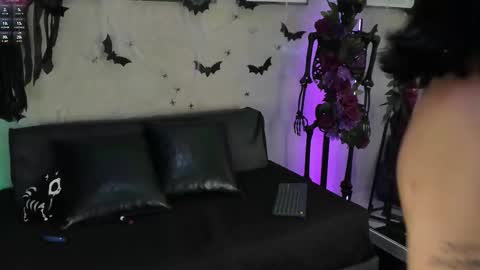 HEXAVELLE  online show from November 23, 8:21 pm