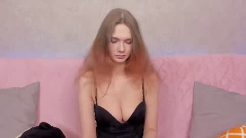 hey_honey_bunny online show from June 17, 9:10 am