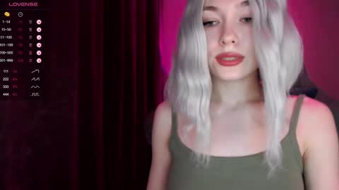 Snapshot of hey_nora_ chatting on December 13, 12:17 pm  Nora  online show from December 13, 12:17 pm