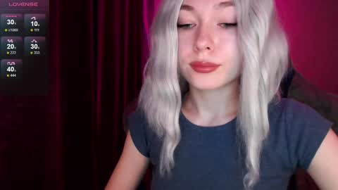 Snapshot of hey_nora_ chatting on December 17, 11:38 pm  Nora  online show from December 17, 11:38 pm