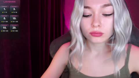 Snapshot of hey_nora_ chatting on February 19, 7:06 am  Nora  online show from February 19, 7:06 am
