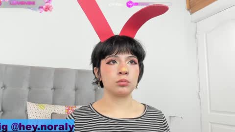 Snapshot of hey_noraly chatting on January 17, 1:24 pm Noraly  online show from January 17, 1:24 pm