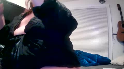 Highnesscali37 online show from December 3, 1:32 pm