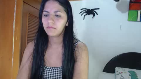 hilaril18 online show from October 25, 12:51 am