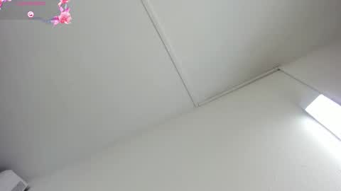 Hilary Thomsom online show from March 3, 12:33 pm